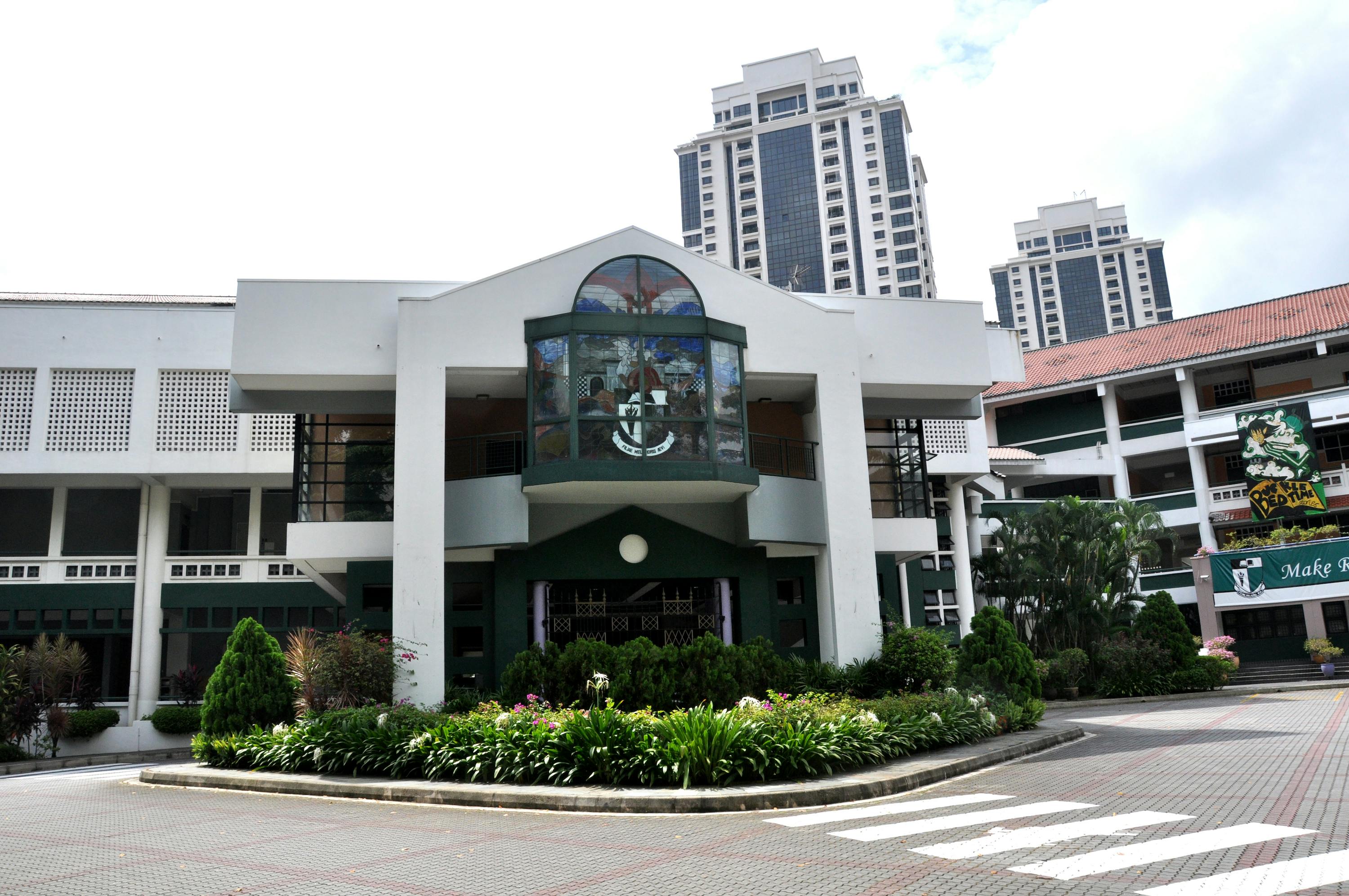 Singapore Chinese Girl's School is also a potential education choice for Midwood residents, as it is along Bukit Timah.