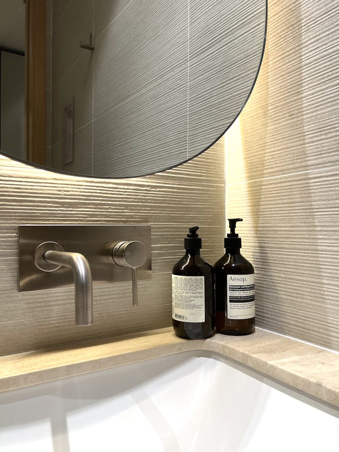 hill house master bathroom
