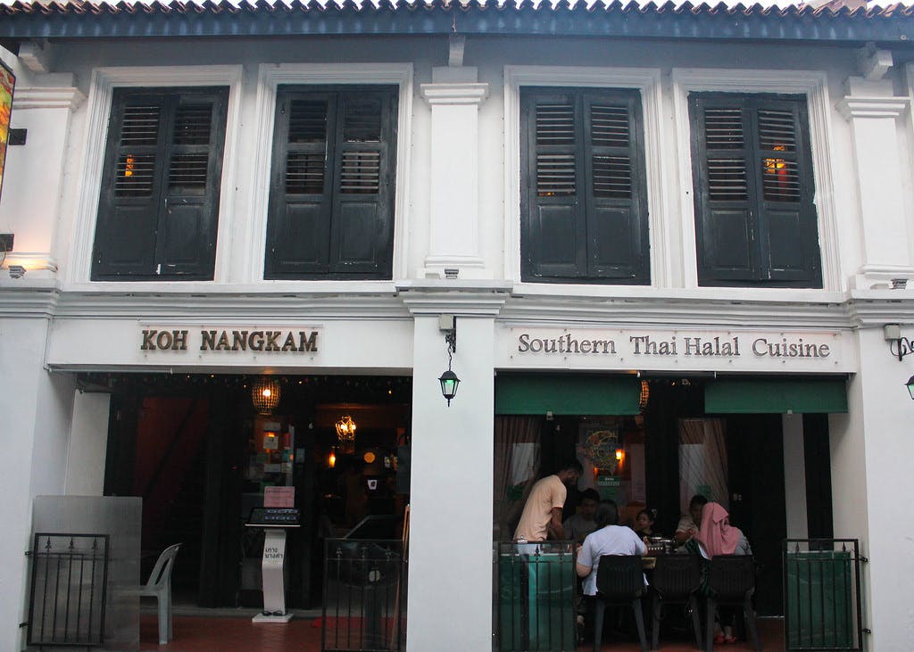Eateries along Beach Road