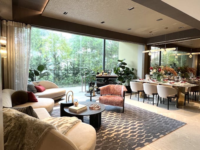 pinetree hill living dining area