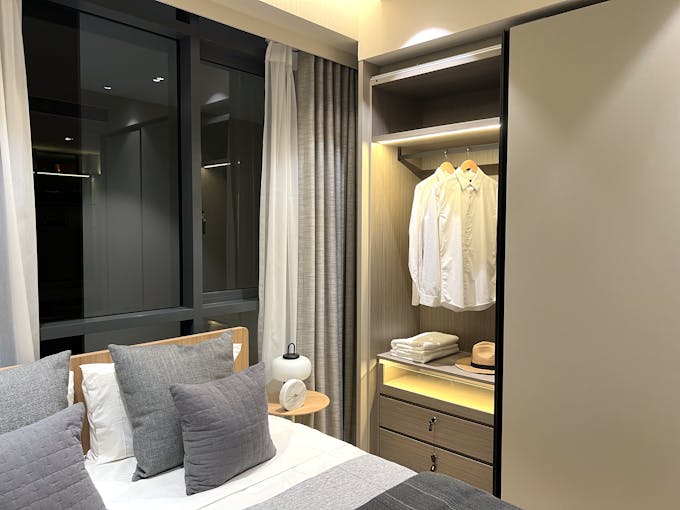 hill house master bedroom wardrobe