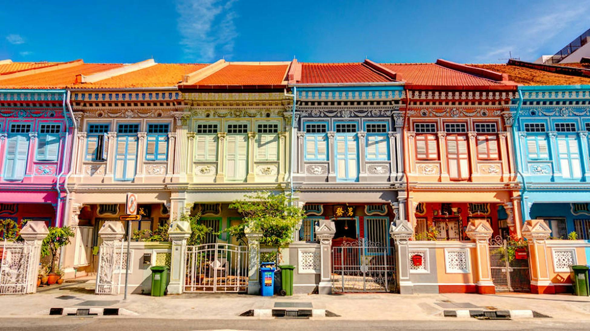 The gastronomically rich neighbourhood of Katong and Joo Chiat are minutes away from Dunman Residences, making it a perfect locale for weekend brunches and dinners with friends.