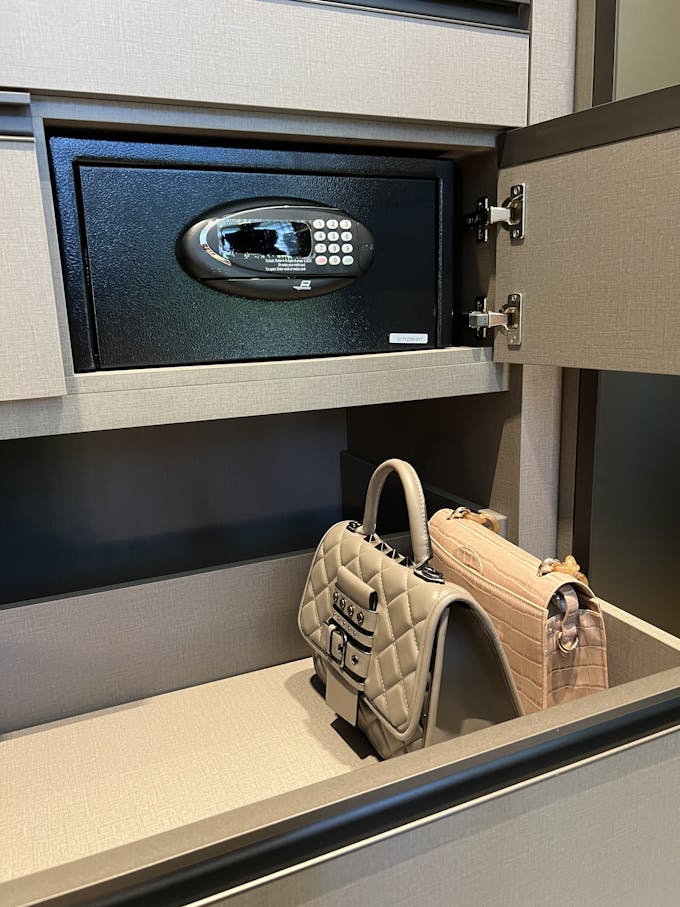 liv mb master bedroom safe