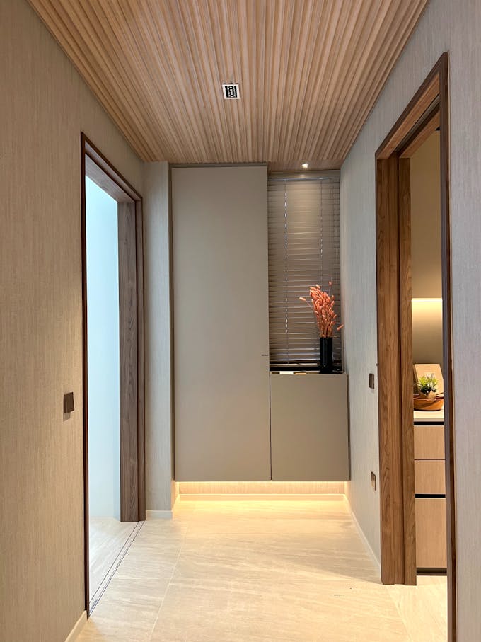 the reserve residences 3 bedroom creekside foyer