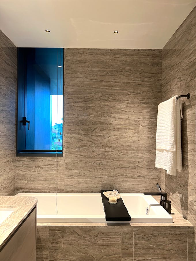 the continuum 5 bedroom master bathroom bathtub