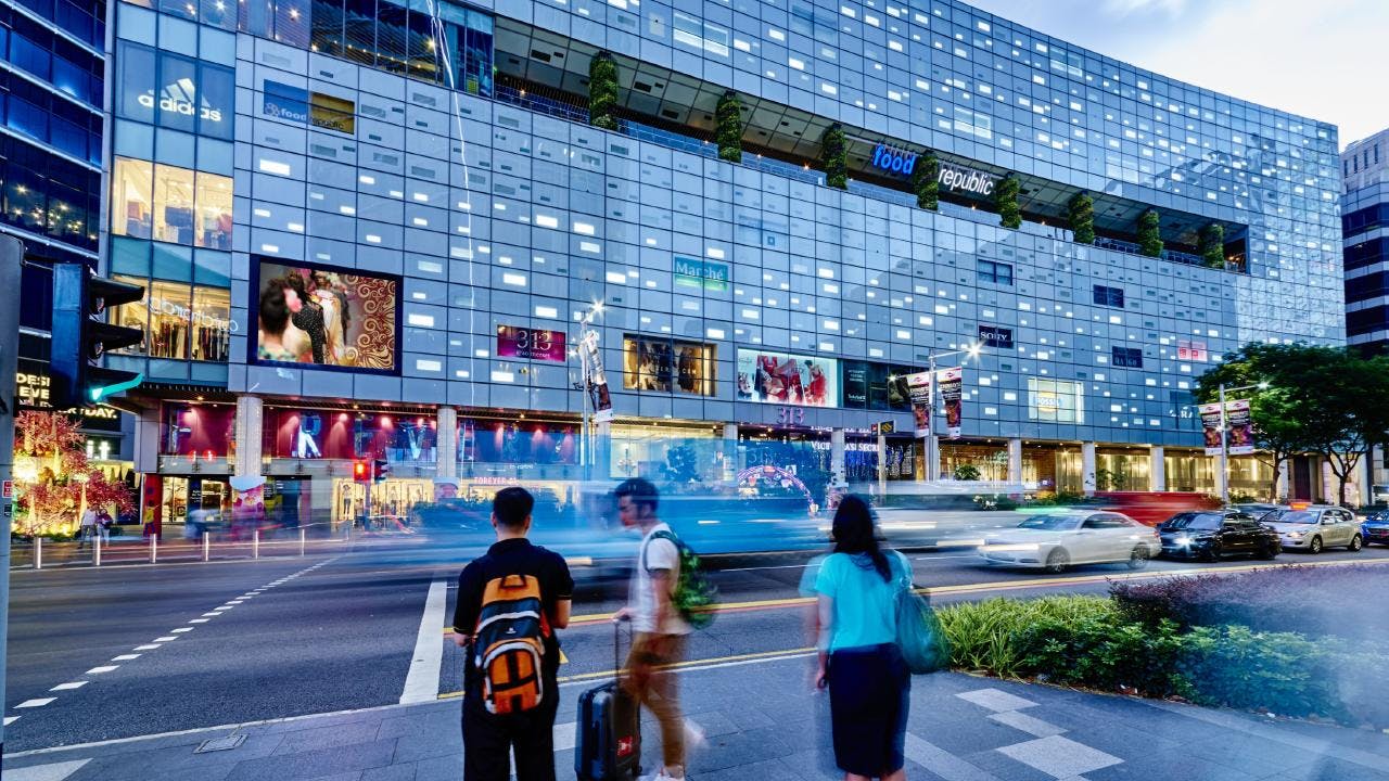 The Iveria is very close to shopping destinations like Orcahrd Gateway and 313 @ Somerset.