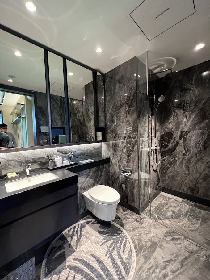 liv mb 3 bedroom master bath