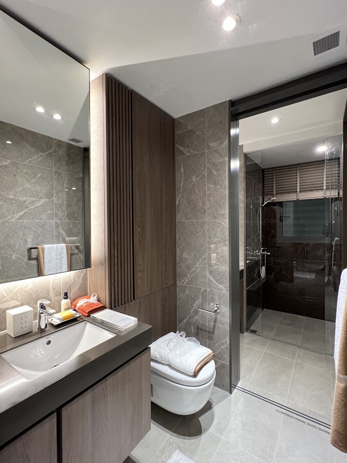 amo residence 4 bedroom bathroom