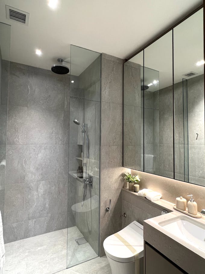 the reserve residences 3 bedroom creekside master bathroom