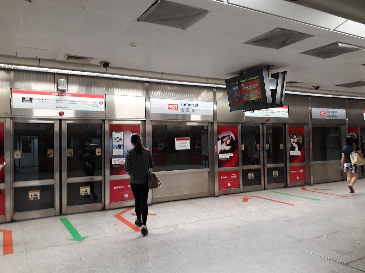Somerset MRT Station platform