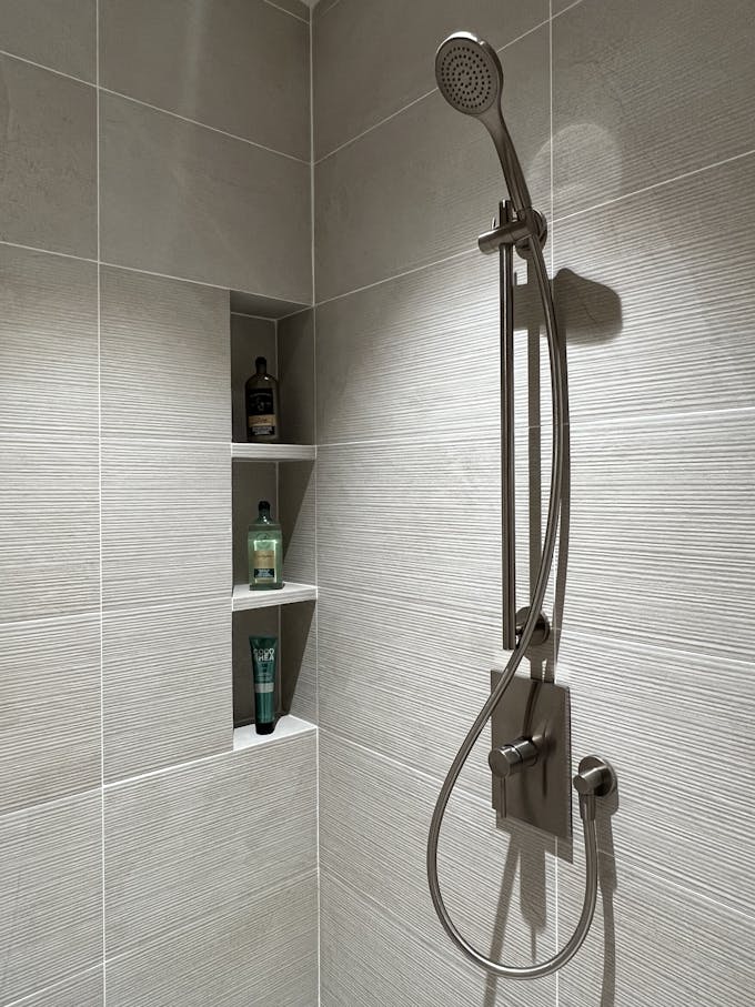hill house shared bathroom