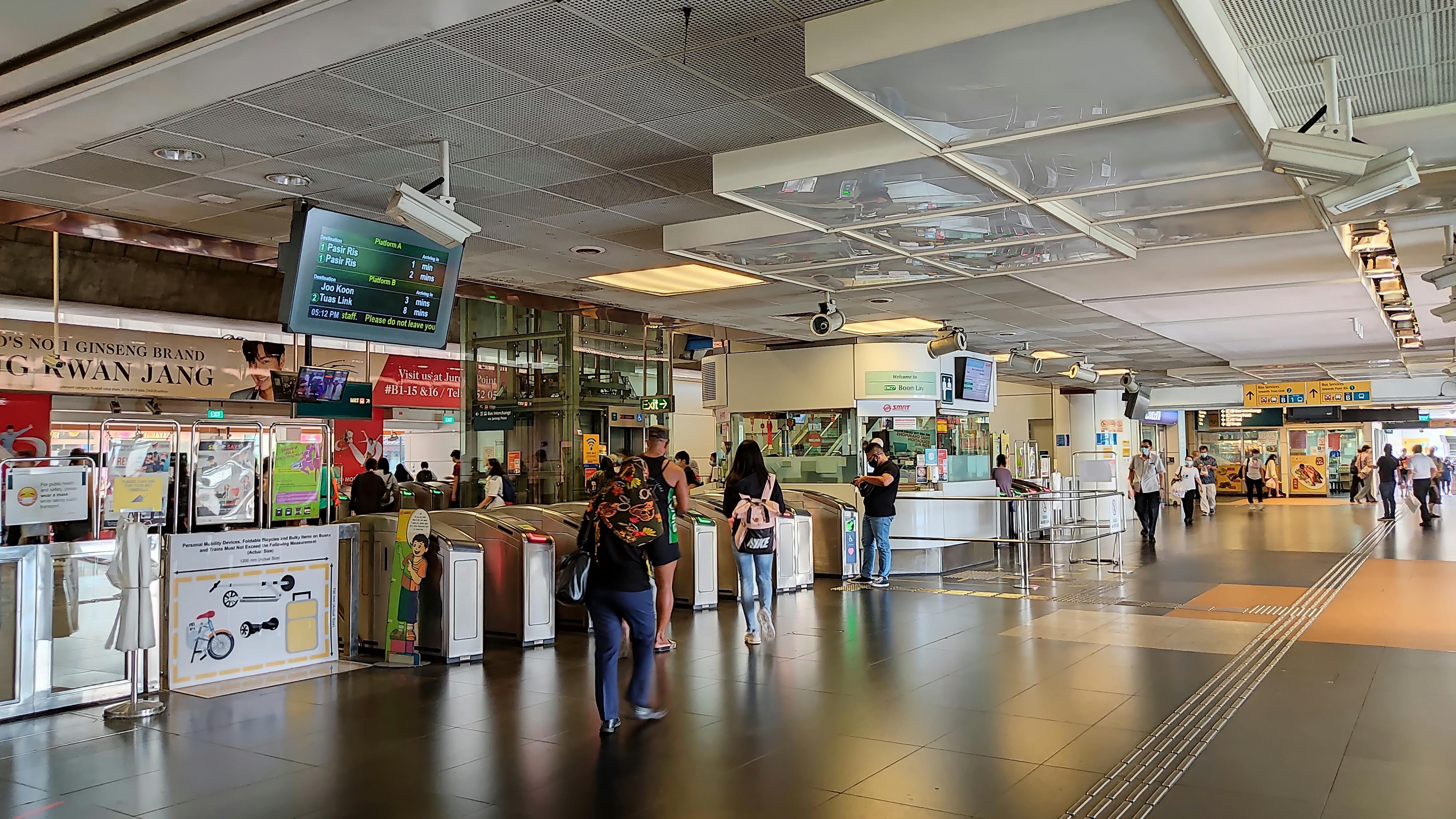 Boon Lay MRT Station