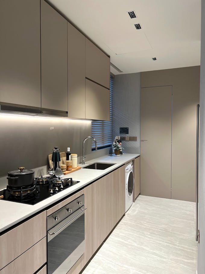 the reserve residences 3 bedroom creekside kitchen