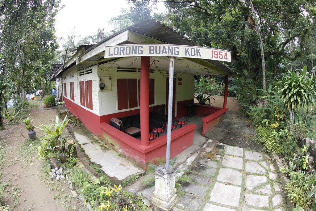 Kampong Lorong Buangkok street sign and home