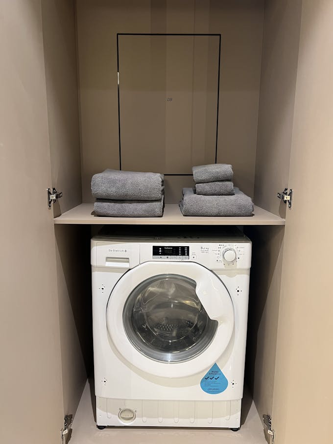hill house washer dryer closet