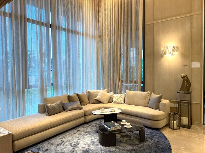 the continuum 5 bedroom dining area
