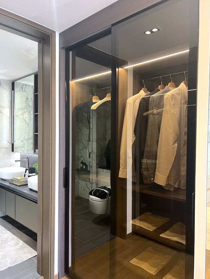 tembusu grand 4 bedroom master wardrobe