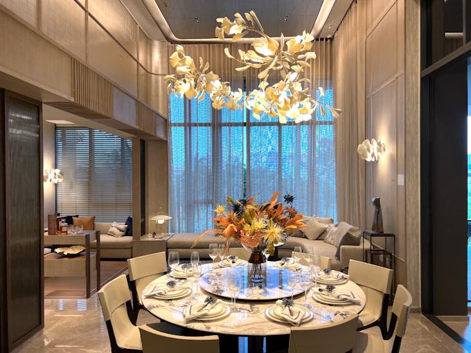 the continuum 5 bedroom dining area