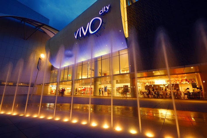 Vivo City fountain at night