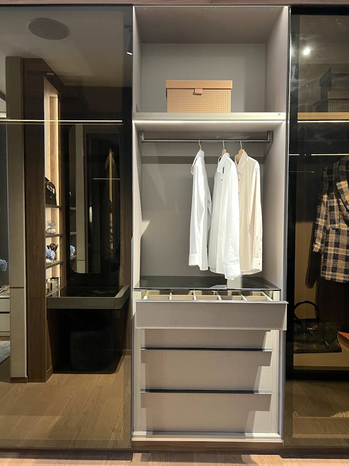 the continuum 5 bedroom walk in wardrobe