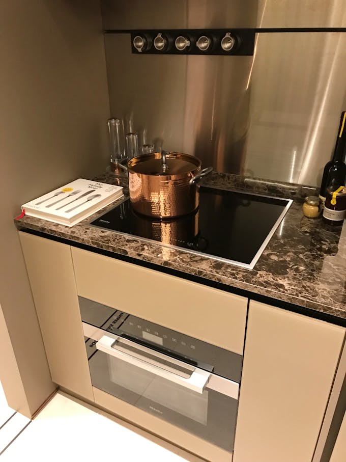 perfect ten 2 bedroom showflat kitchen hob