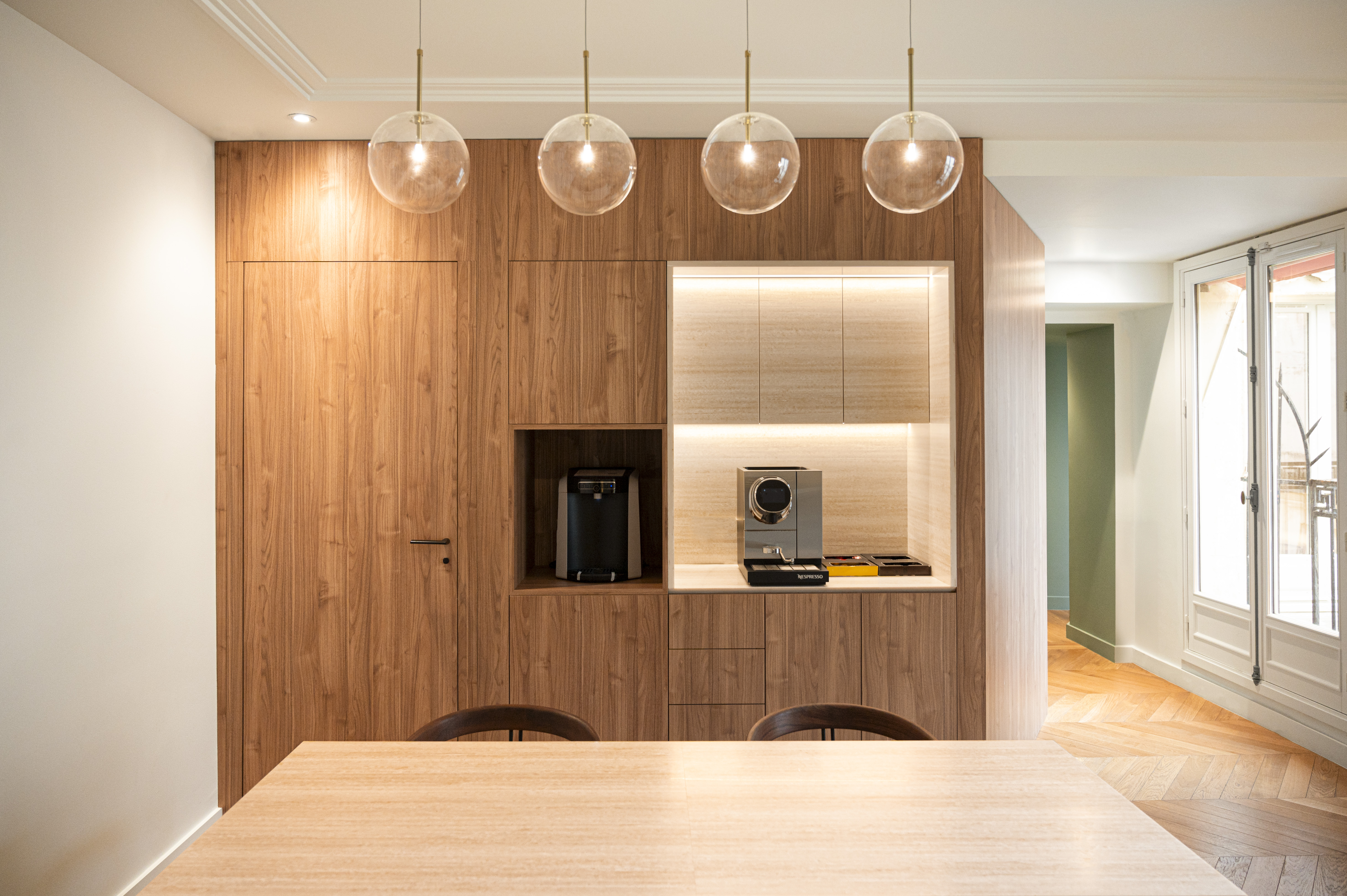 Espace coffe facility et couloir