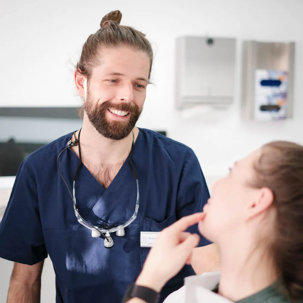 Dr Quirin Kutscher talking with a patient.