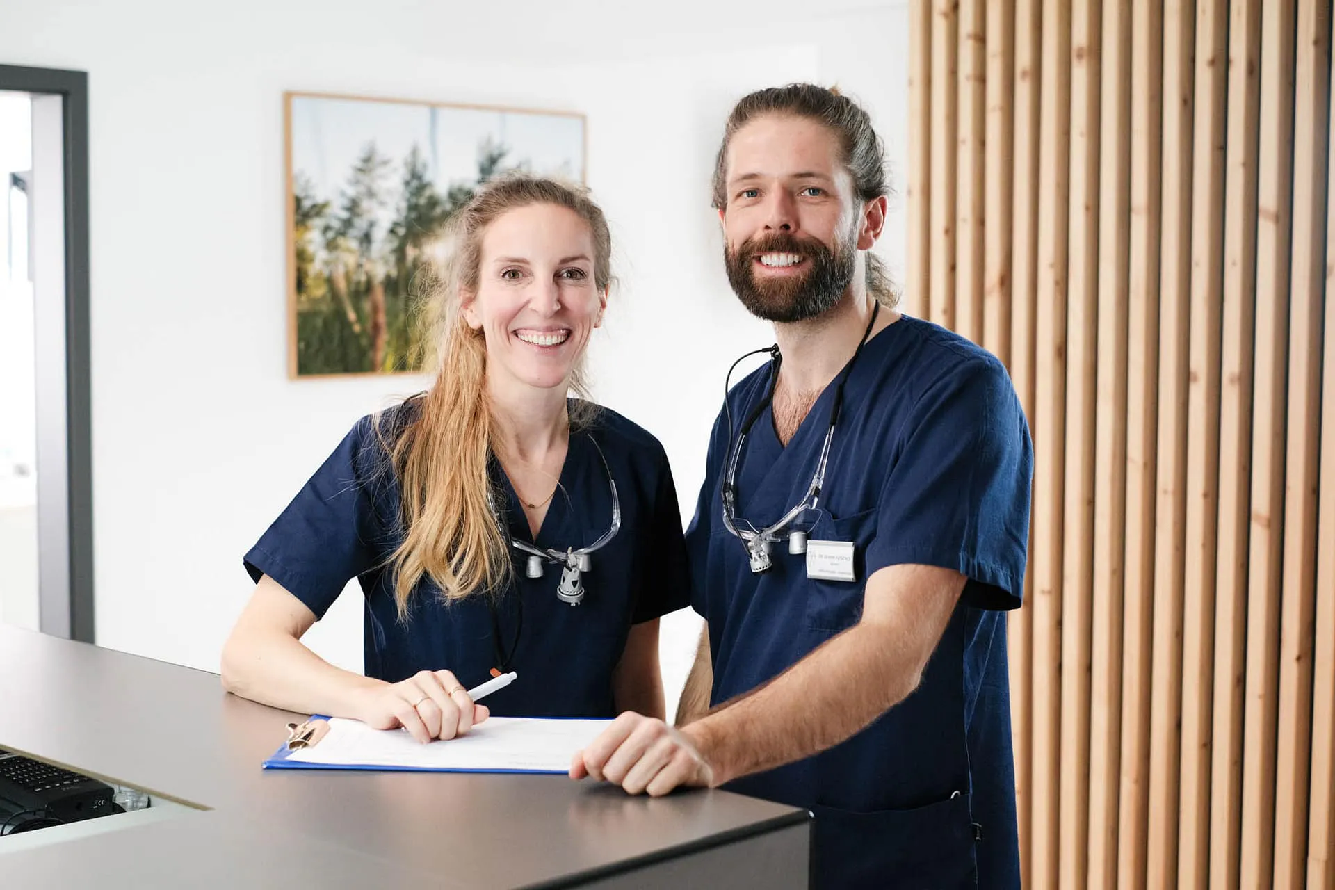 Dr. Quirin Kutscher und Friederike Kutscher an der Rezeption
