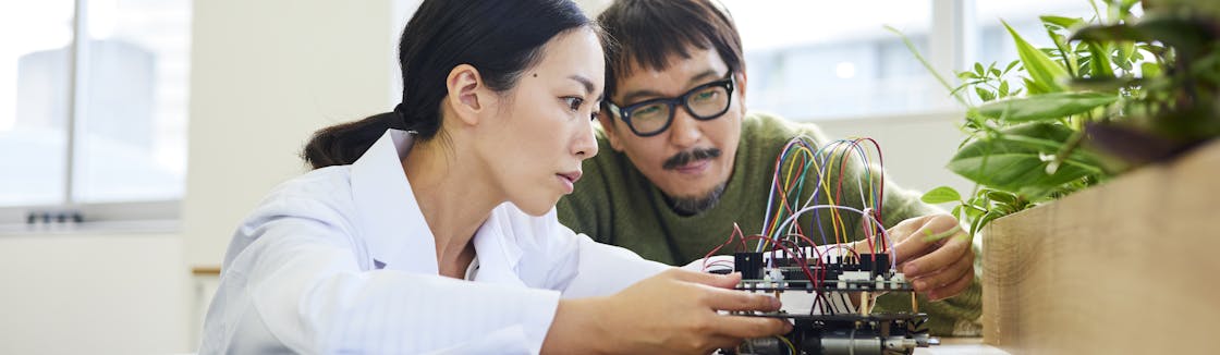 2 people watching an electronic device