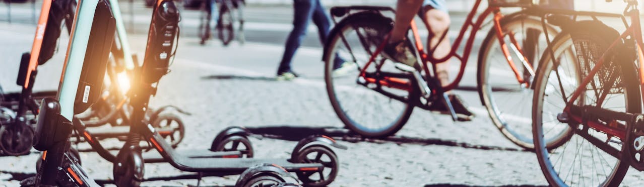 e-bike e monopattini per strada