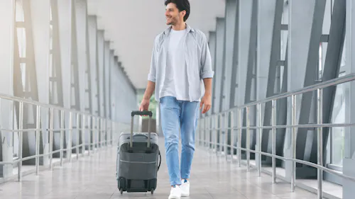 el 56% de los españoles que viajan al extranjero se protege con un seguro de viaje el 56% de los españoles que viajan al extranjero se protege con un seguro de viaje