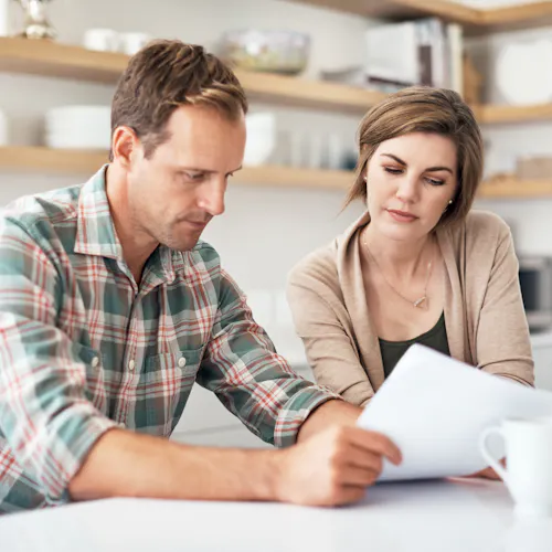 ayudando a sus clientes a cubrir sus gastos domésticos mensuales ayudando a sus clientes a cubrir sus gastos domésticos mensuales