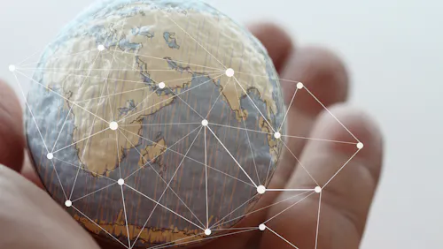 mappamondo in una mano mappamondo in una mano