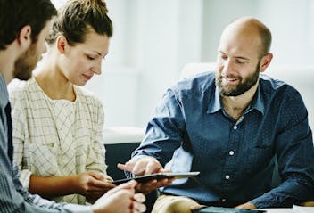 brindamos una combinación de servicios única, adaptada a tus necesidades y a las de tus clientes brindamos una combinación de servicios única, adaptada a tus necesidades y a las de tus clientes