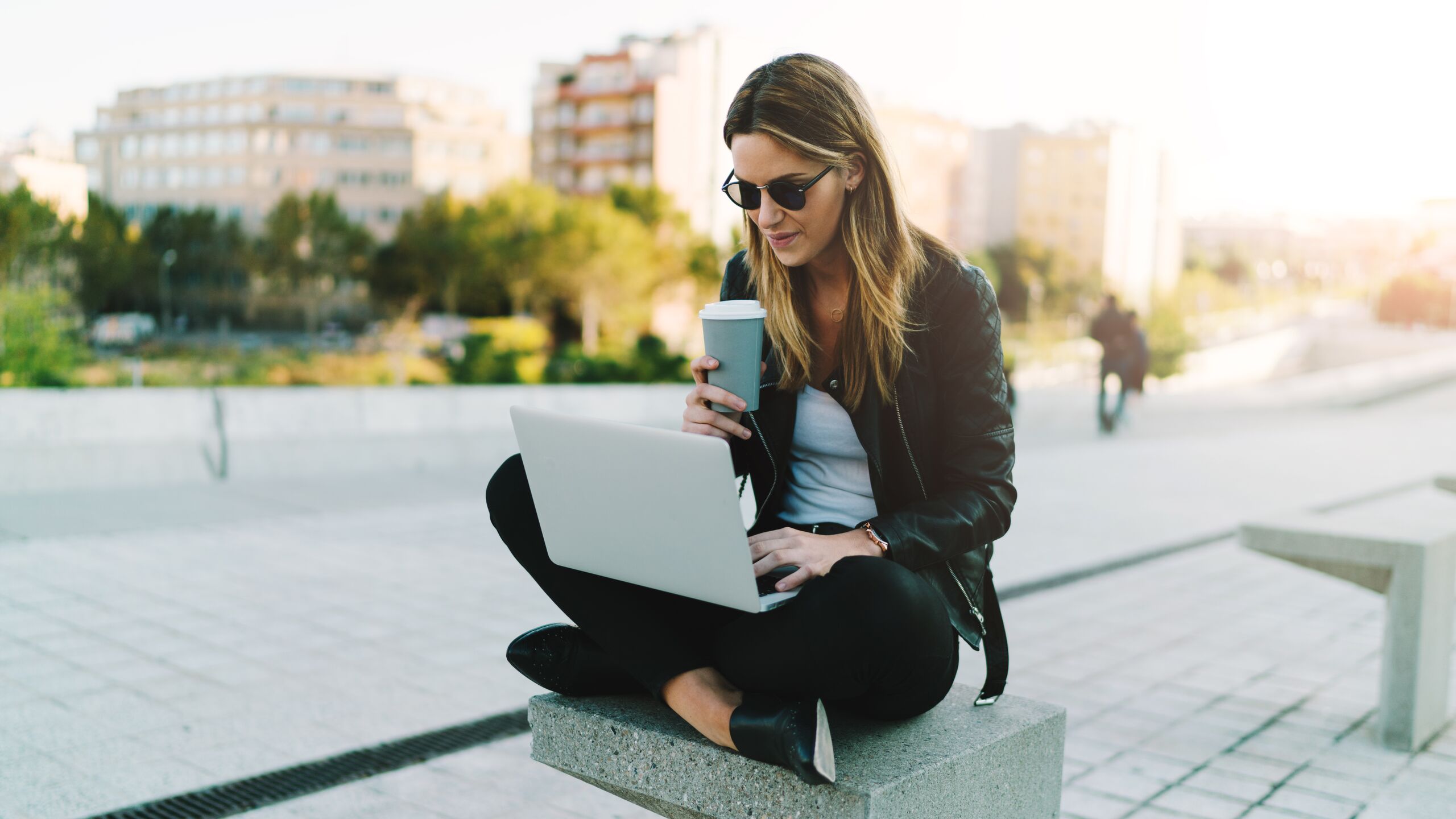 assicurazioni digitali contro cyberbullismo: l’insurtech neosurance incontra la gen z su smemoapp, l’app di smemoranda