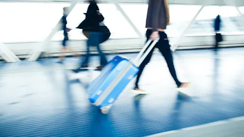 los menores de 40 años concentran la mitad de los los seguros de viaje este verano los menores de 40 años concentran la mitad de los los seguros de viaje este verano
