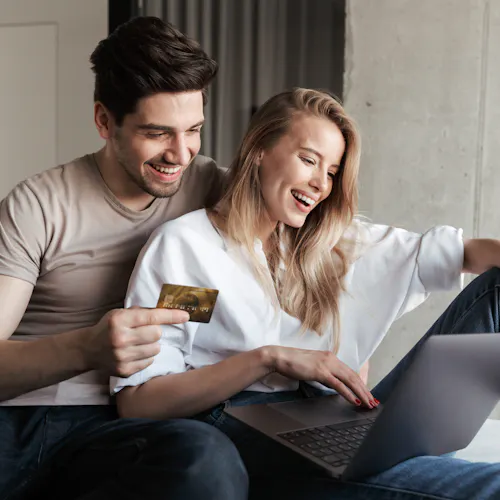 couple pay by card on internet couple pay by card on internet