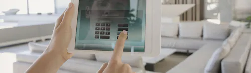 donna con device donna con device