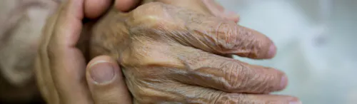 mani che si uniscono per restare unite mani che si uniscono per restare unite