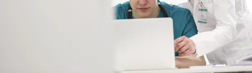 medici che controllano referti al pc medici che controllano referti al pc