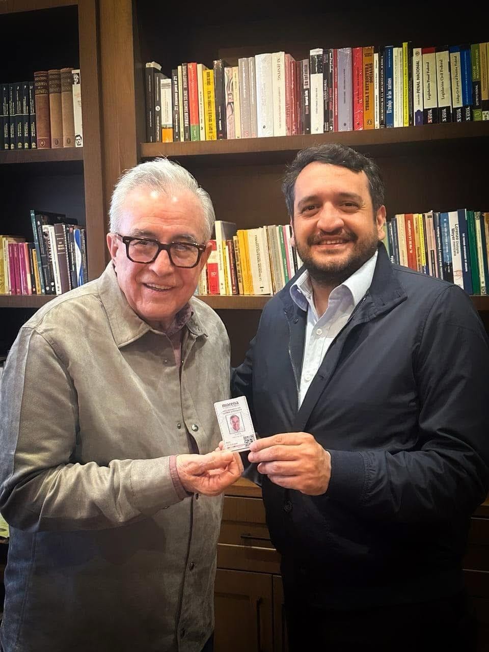 El gobernador recibe a Andrés Manuel López Beltrán para recibir su identificación como militante de Morena. Foto Especial.