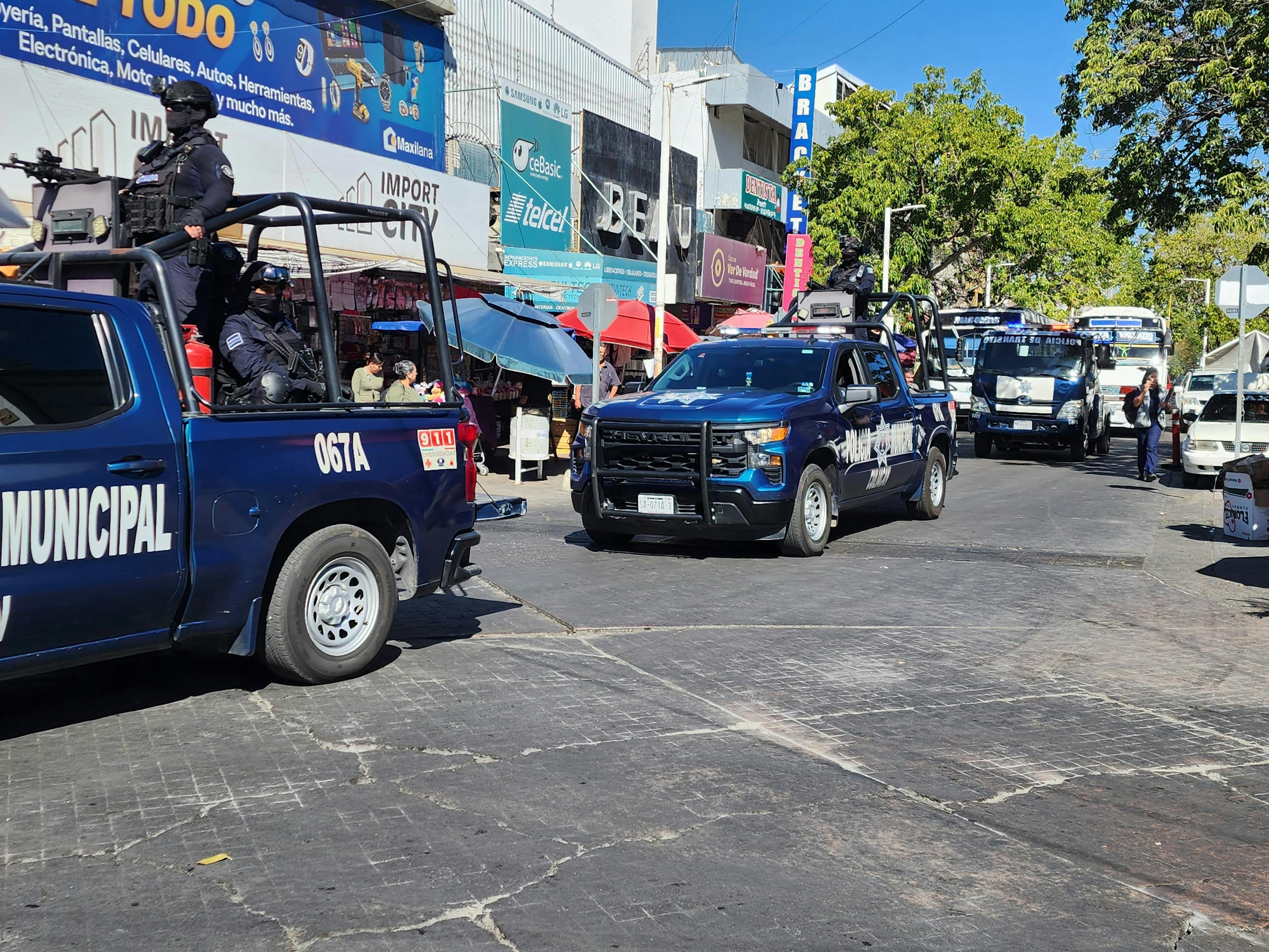 Operativo de agentes municipales en Culiacán. Foto Especial.