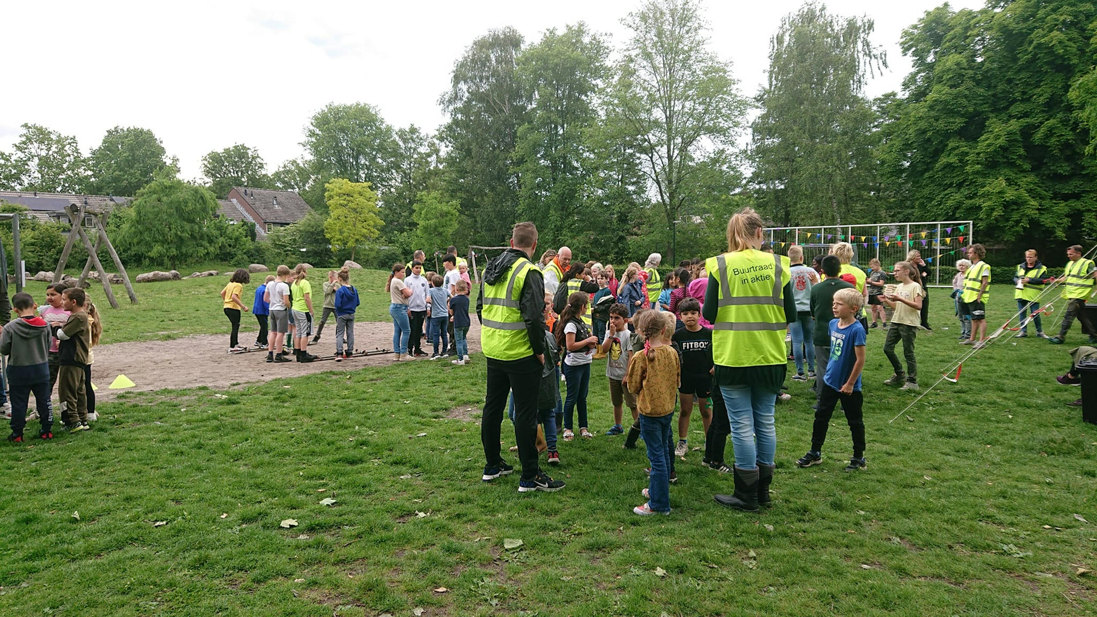 veld met mensen