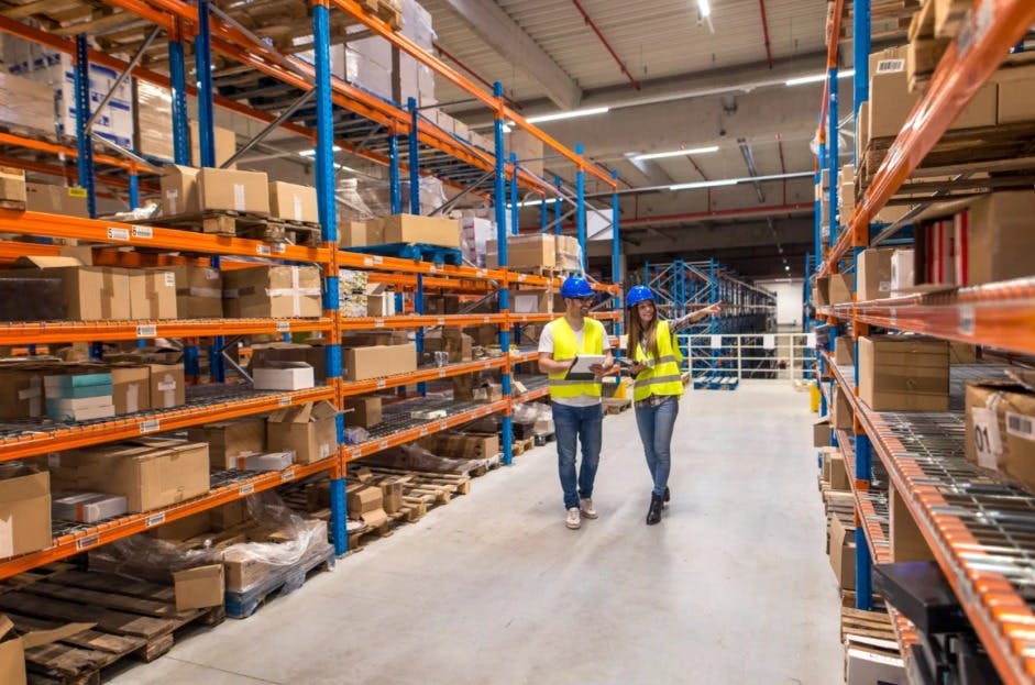 Cómo aplicar una estrategia de inventario híbrida con Just in Time y Just in Case