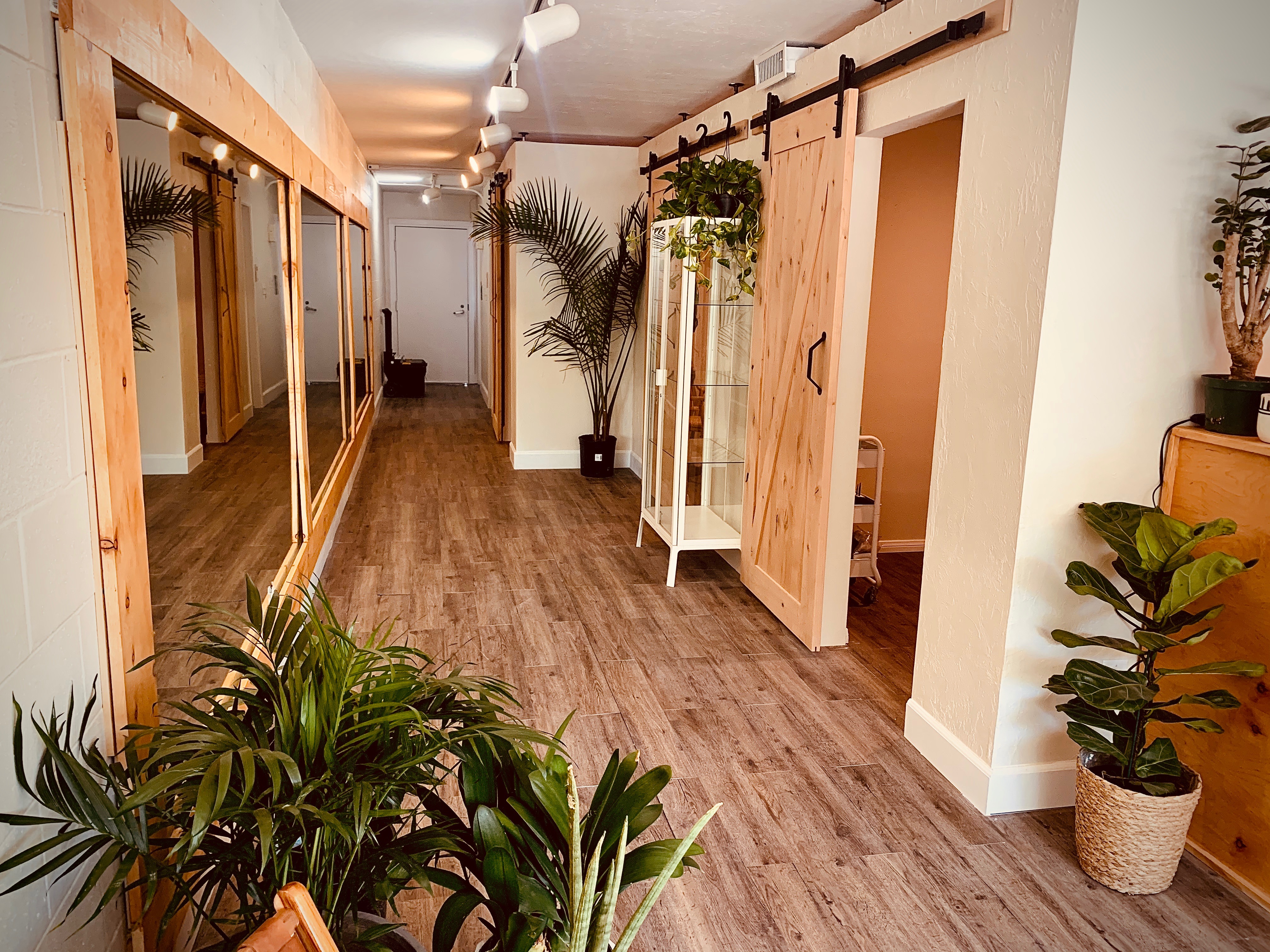 Defining Beauty with Redlands Blade & Lash and Redlands C...