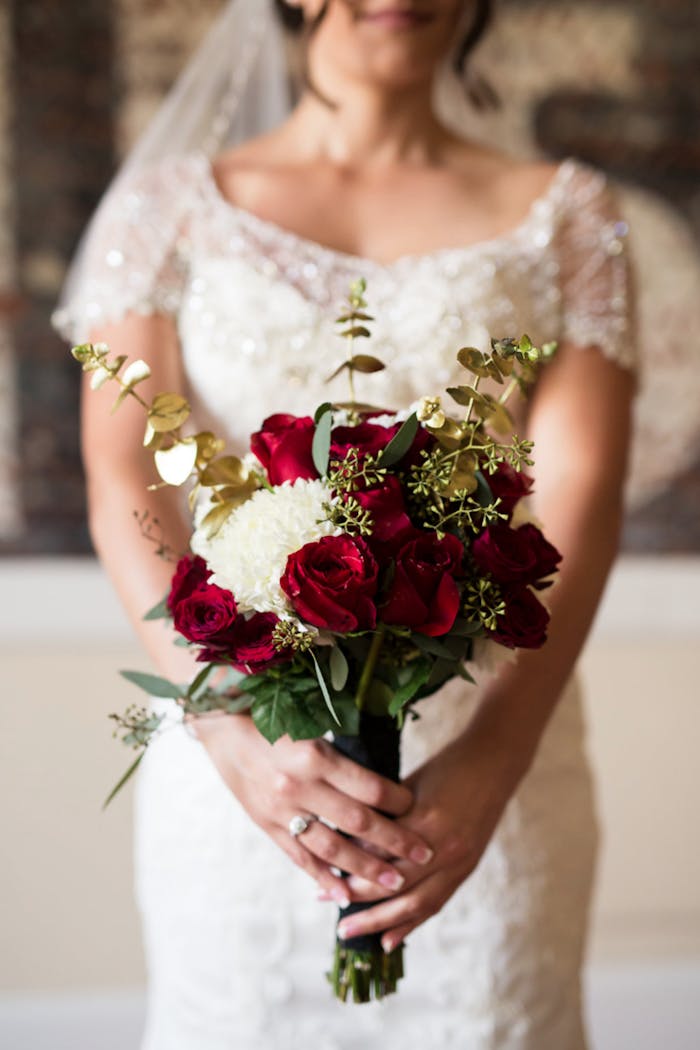 Classic & glamorous bridal bouquet