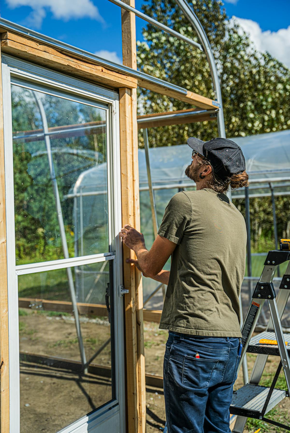 L'autoconstruction demande du temps et des compétences manuelles, mais permet de sauver des coûts.