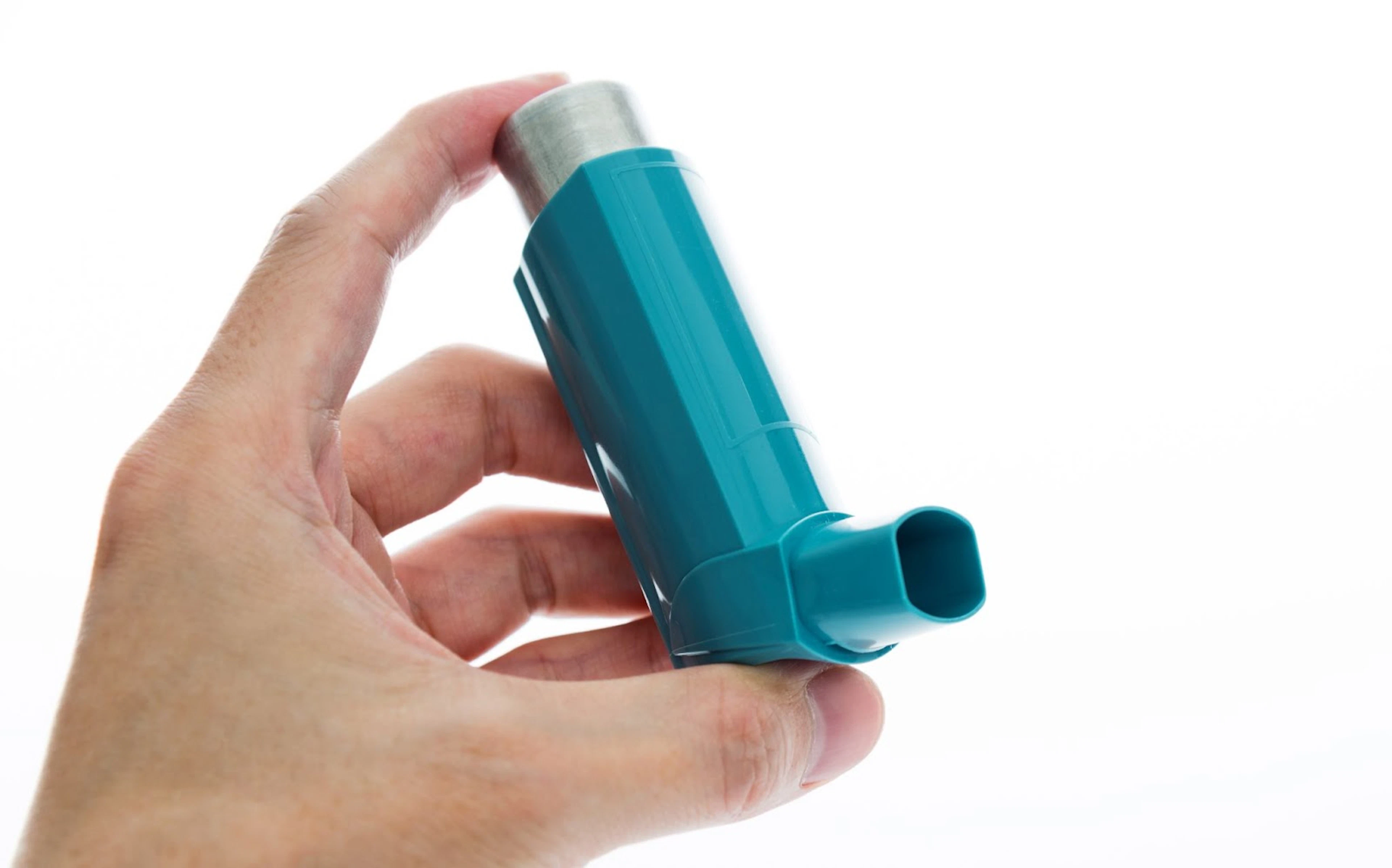 How to use an asthma inhaler