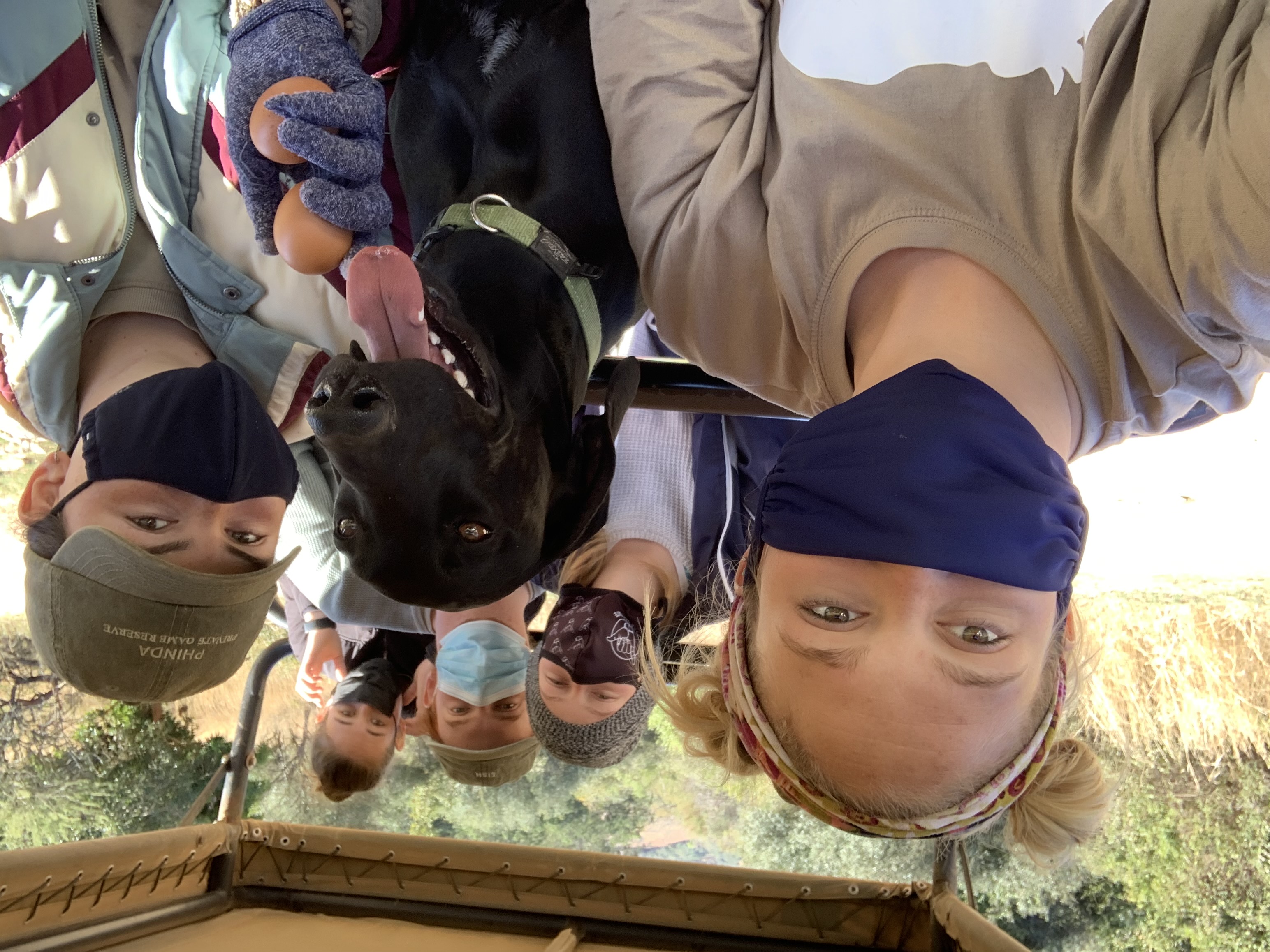 Siske Loggie: group photo in a vehicle 