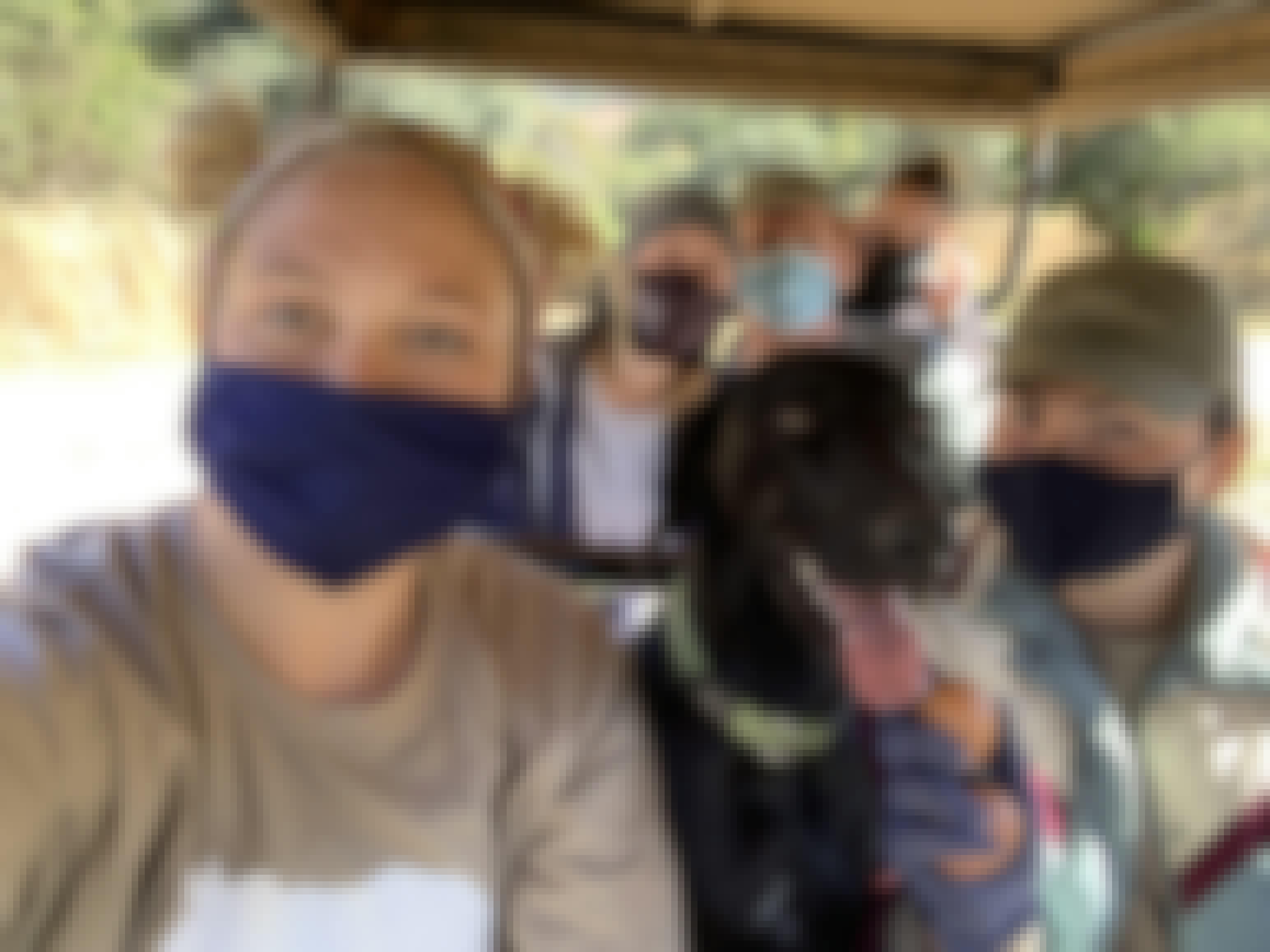 Siske Loggie: group photo in a vehicle 